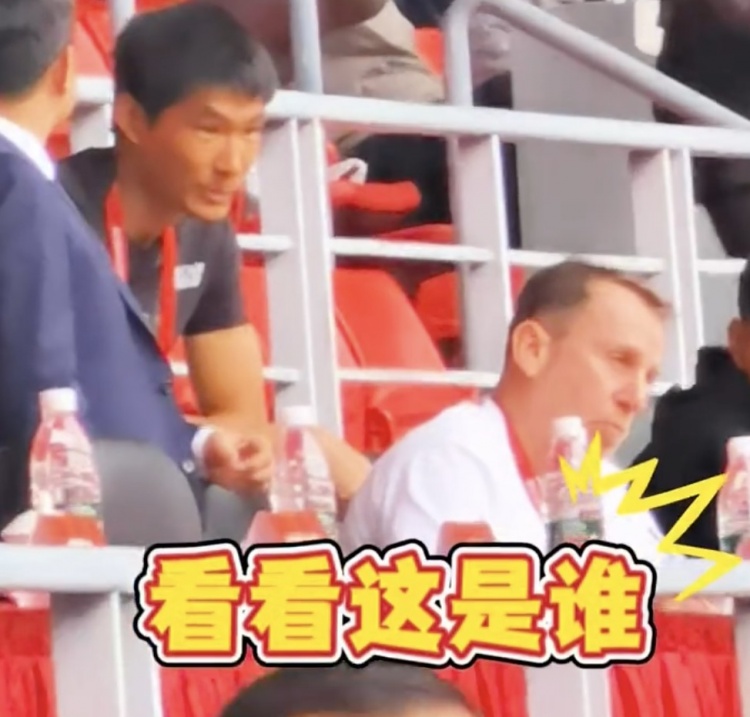 久爾杰維奇現(xiàn)身鹽城，現(xiàn)場(chǎng)觀看中國(guó)U22國(guó)足vs韓國(guó)