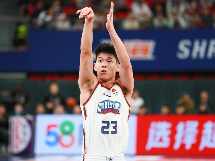狀態(tài)可以！林葳半場8中5拿到13分1板1助
