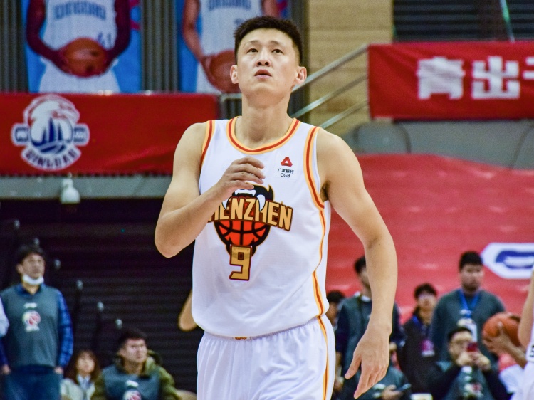 中流砥柱！周鵬12中8高效拿下19分4板 關鍵上籃殺死比賽