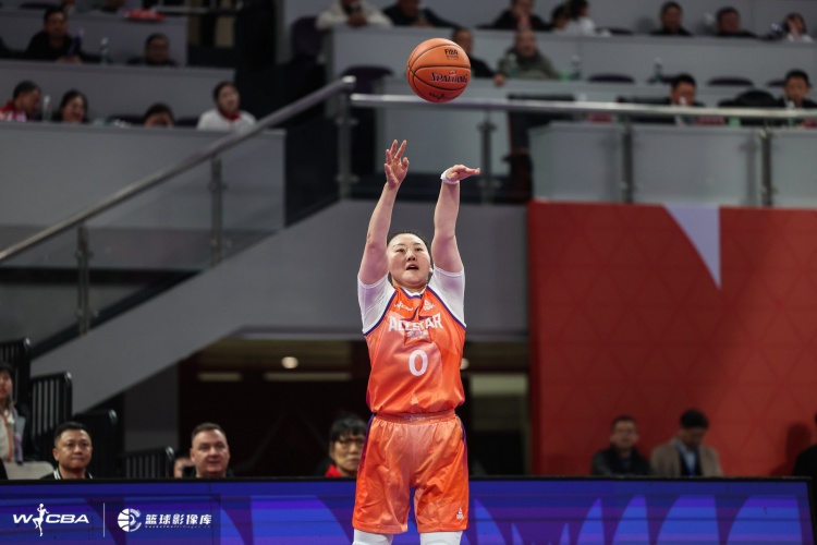表現(xiàn)可以！武桐桐15分鐘10中6拿到15分3板4助