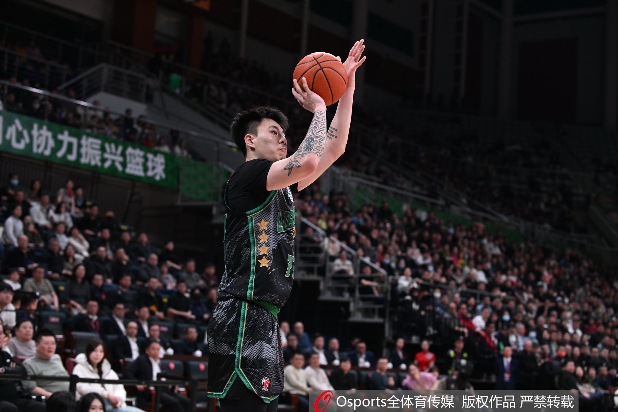 雙星閃耀！張鎮(zhèn)麟&韓德君半場合計12中8 合砍21分9籃板2助攻2搶斷