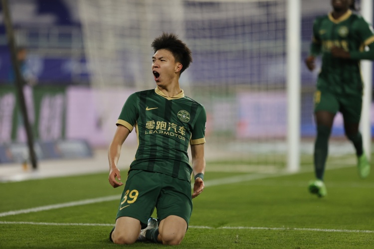 記者：王鈺棟李新翔證明年輕球員能踢好中超，關(guān)鍵在教練敢不敢用